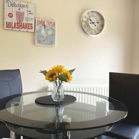 Kingsnorth Ashford Holiday Home Smithy Drive Sleeps 5 Free Wifi And Vehicle Parking מראה חיצוני תמונה