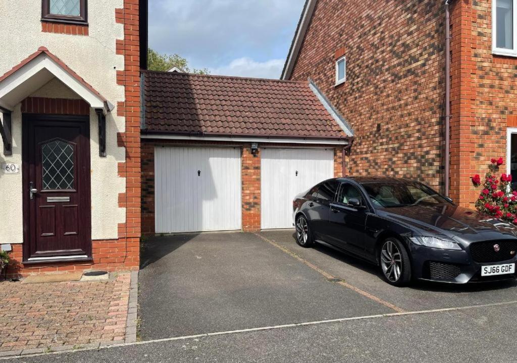 Kingsnorth Ashford Holiday Home Smithy Drive Sleeps 5 Free Wifi And Vehicle Parking מראה חיצוני תמונה