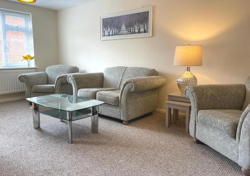 Kingsnorth Ashford Holiday Home Smithy Drive Sleeps 5 Free Wifi And Vehicle Parking מראה חיצוני תמונה