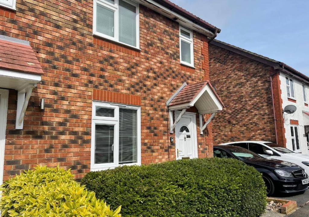 Kingsnorth Ashford Holiday Home Smithy Drive Sleeps 5 Free Wifi And Vehicle Parking מראה חיצוני תמונה