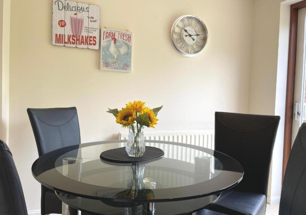 Kingsnorth Ashford Holiday Home Smithy Drive Sleeps 5 Free Wifi And Vehicle Parking מראה חיצוני תמונה